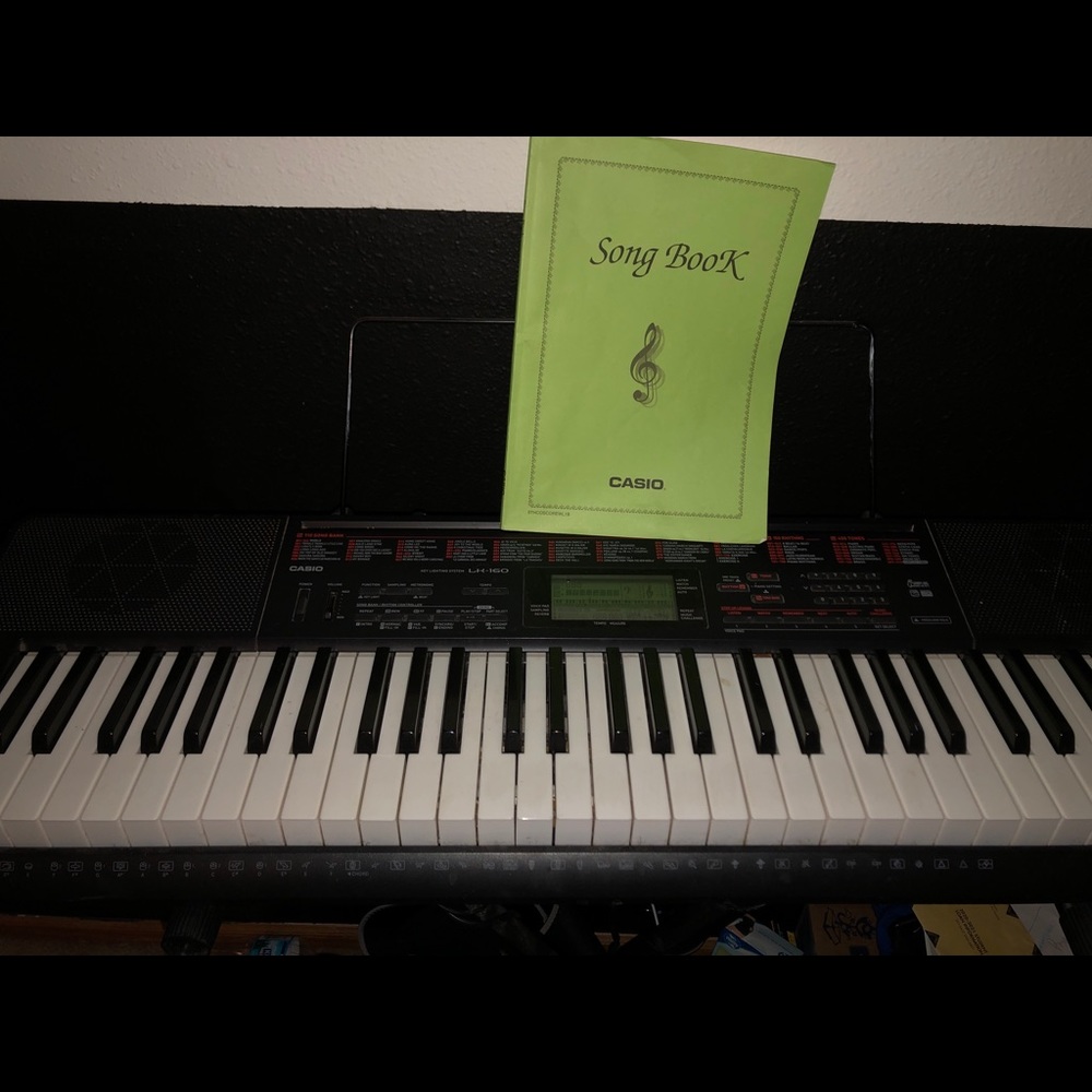 Casio Electric Keyboard - Picture 3 of 6